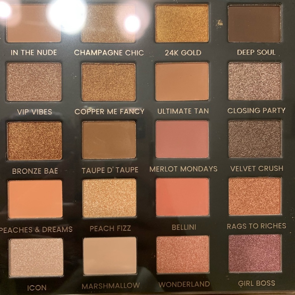 ICONIC LONDON day to slay eyeshadow palette *NEW* - Picture 3 of 3